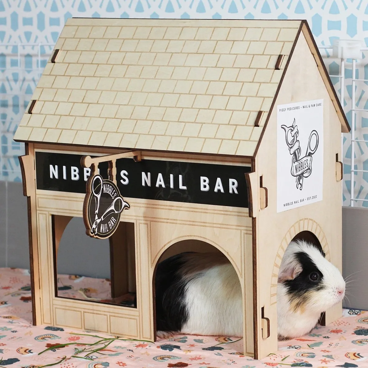 HayPigs Guinea Pig Village Cafe+Nail Bar schuilhuis 2st hout