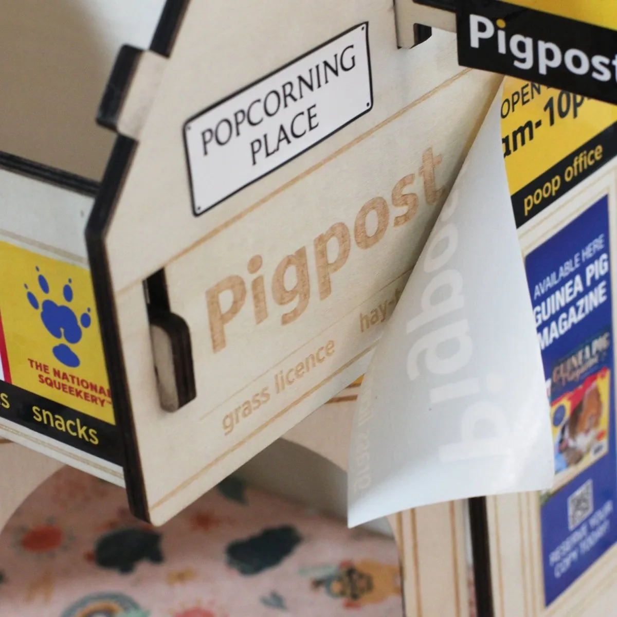 HayPigs Village Corner Shop schuilhuis hout 34x22x39