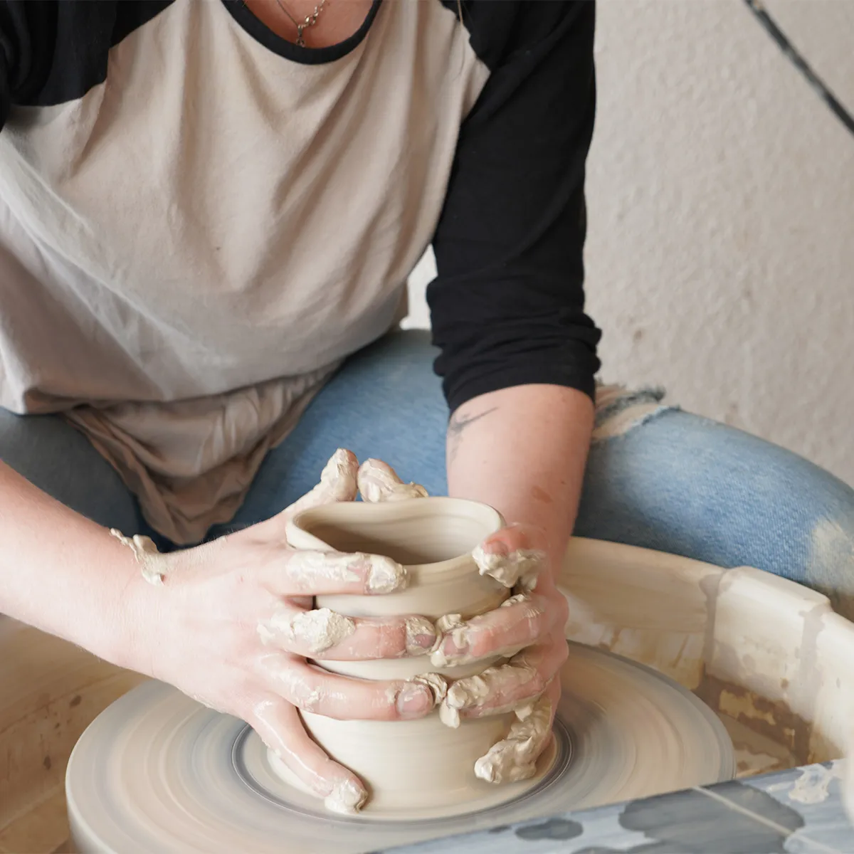 Jouw Konijn Originals Gustavo voorraadpot wit glazuur spikkelklei