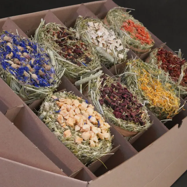 Jouw Cavia Hay Cake Box hooisnack set van 8 smaken