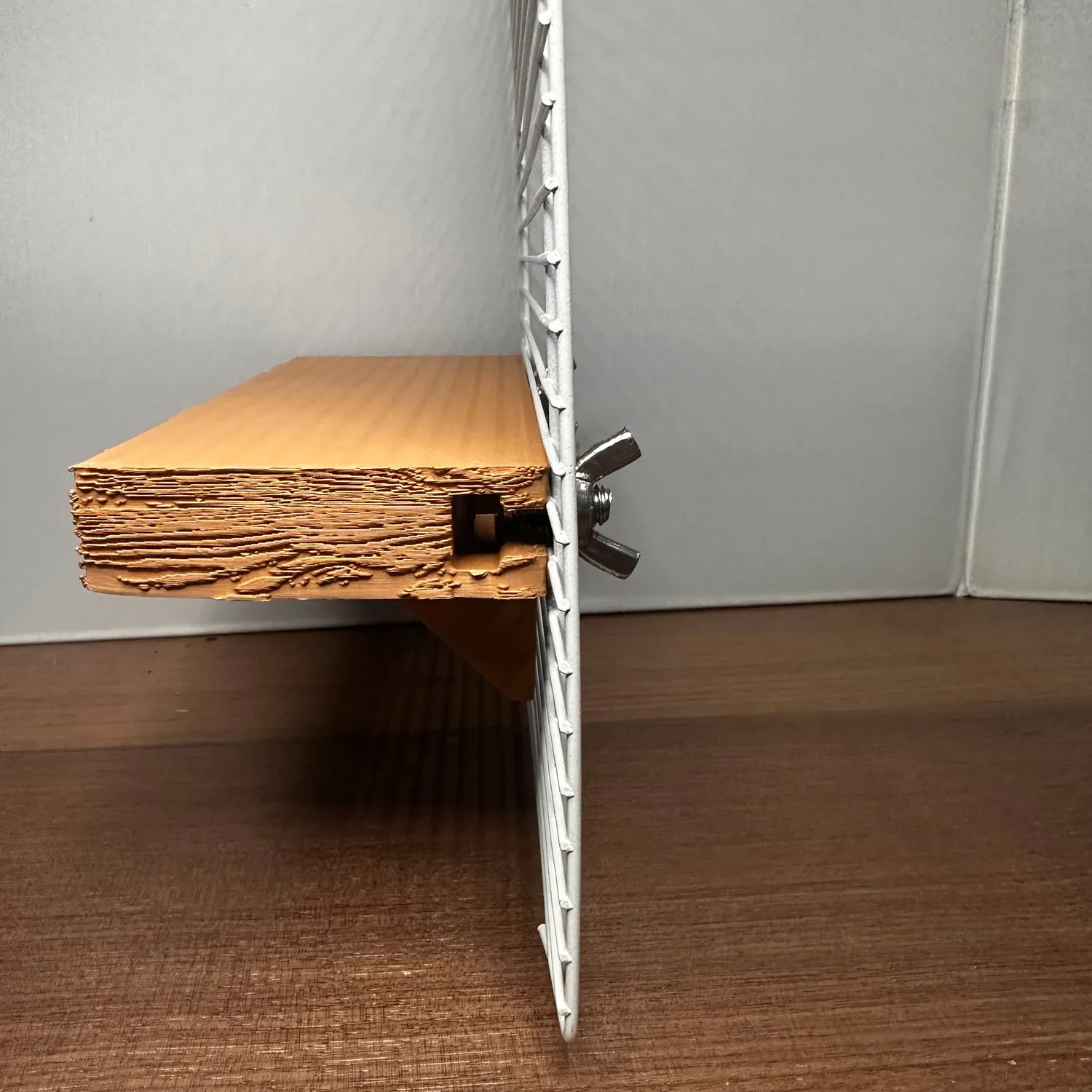 Niborprints Verstelbaar Kooiplankje 20x8cm zwart