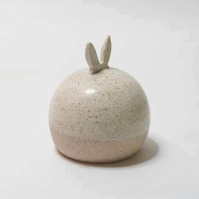 Jouw Konijn Originals Urn handgedraaid wit spikkelklei gedenkurn