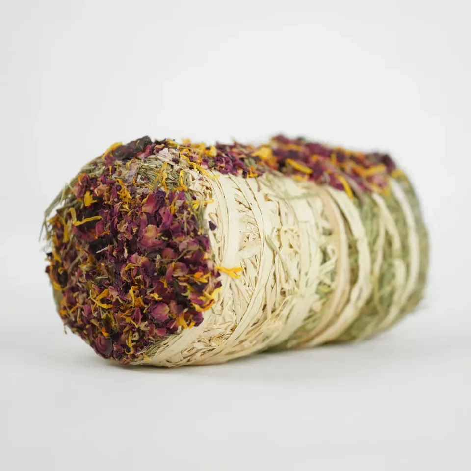Jouw Konijn Originals hay roll bloemenmix hooisnack